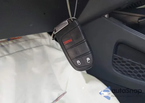 2018 Dodge Journey Crossroad z USA, uszkodzony, nr VIN 3C4PDCGBXJT421823